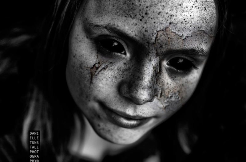 Illustration for article titled The disturbing horror portraits of Danielle Tunstall (NSFW)